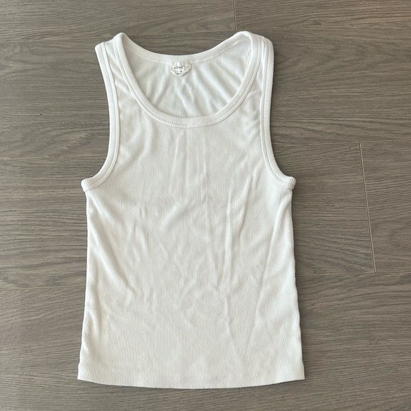 Aritzia fitted tank - Picture 2 of 2